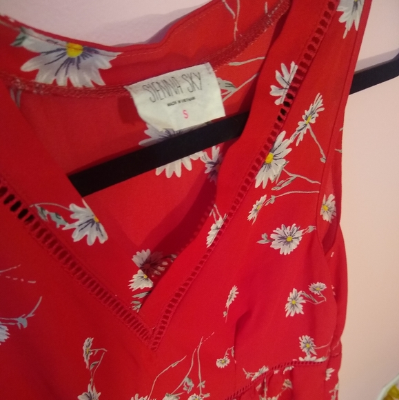 💙 sienna sky red floral daisy peplum tank blouse - Picture 2 of 2